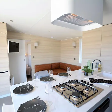 Holiday home Mobil-home Moderne 3 Chambres, Terrasse, Animaux Admis - Fr-1-361a-97 Jullouville-les-Pins